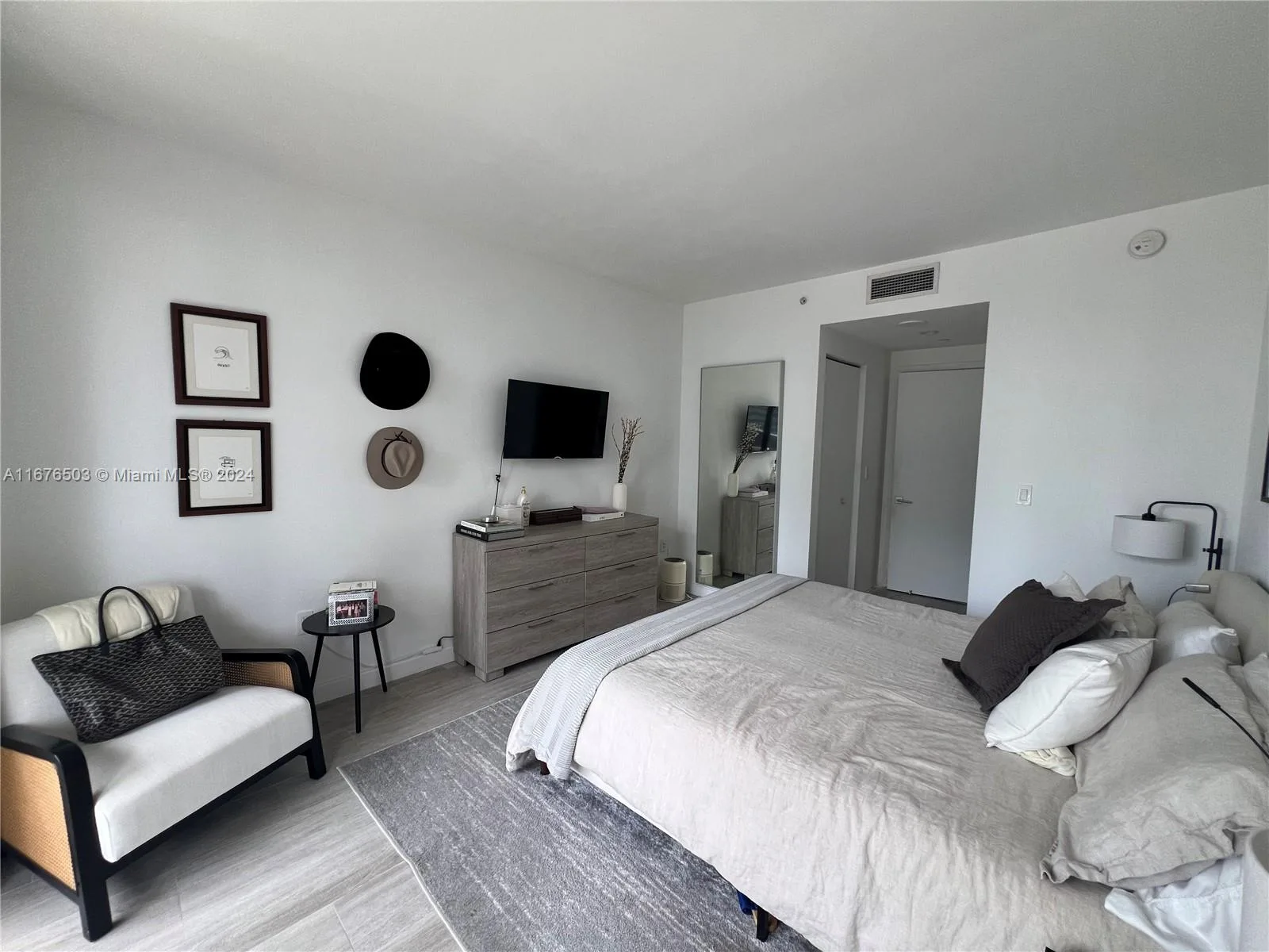 55 SW 9th St # 1604, Miami, FL 33130 photo 5