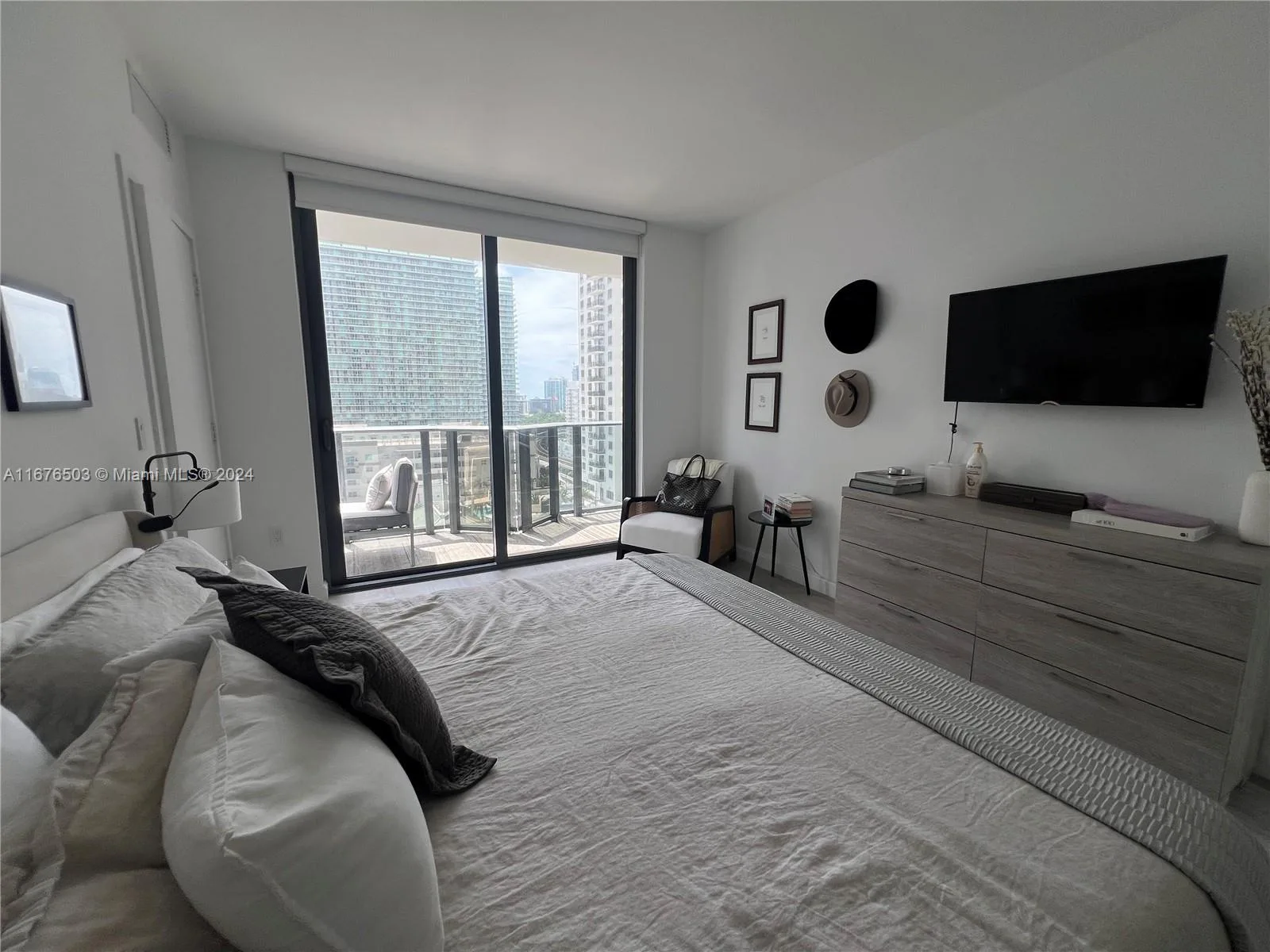 55 SW 9th St # 1604, Miami, FL 33130 photo 8