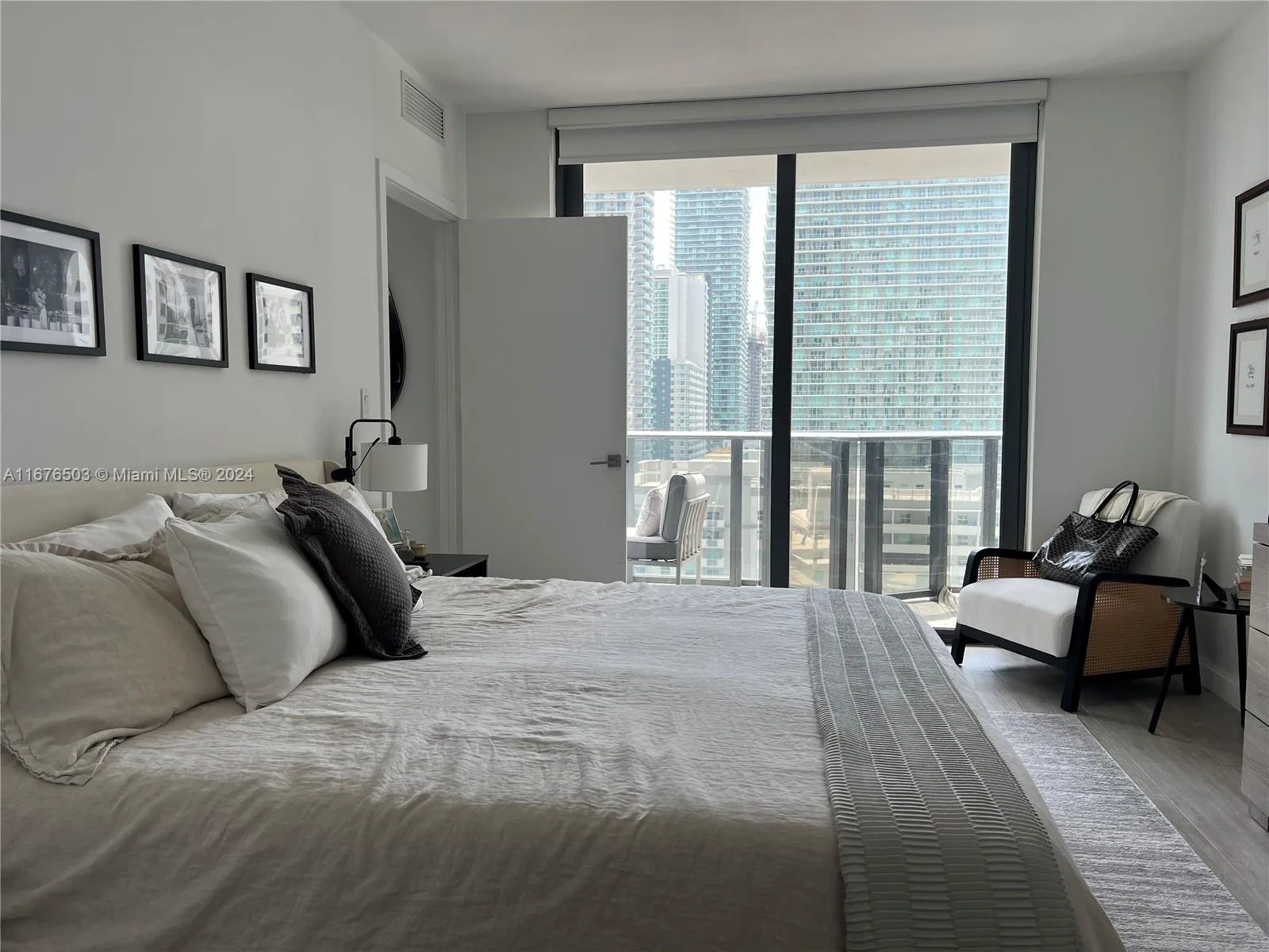 55 SW 9th St # 1604, Miami, FL 33130 photo 9