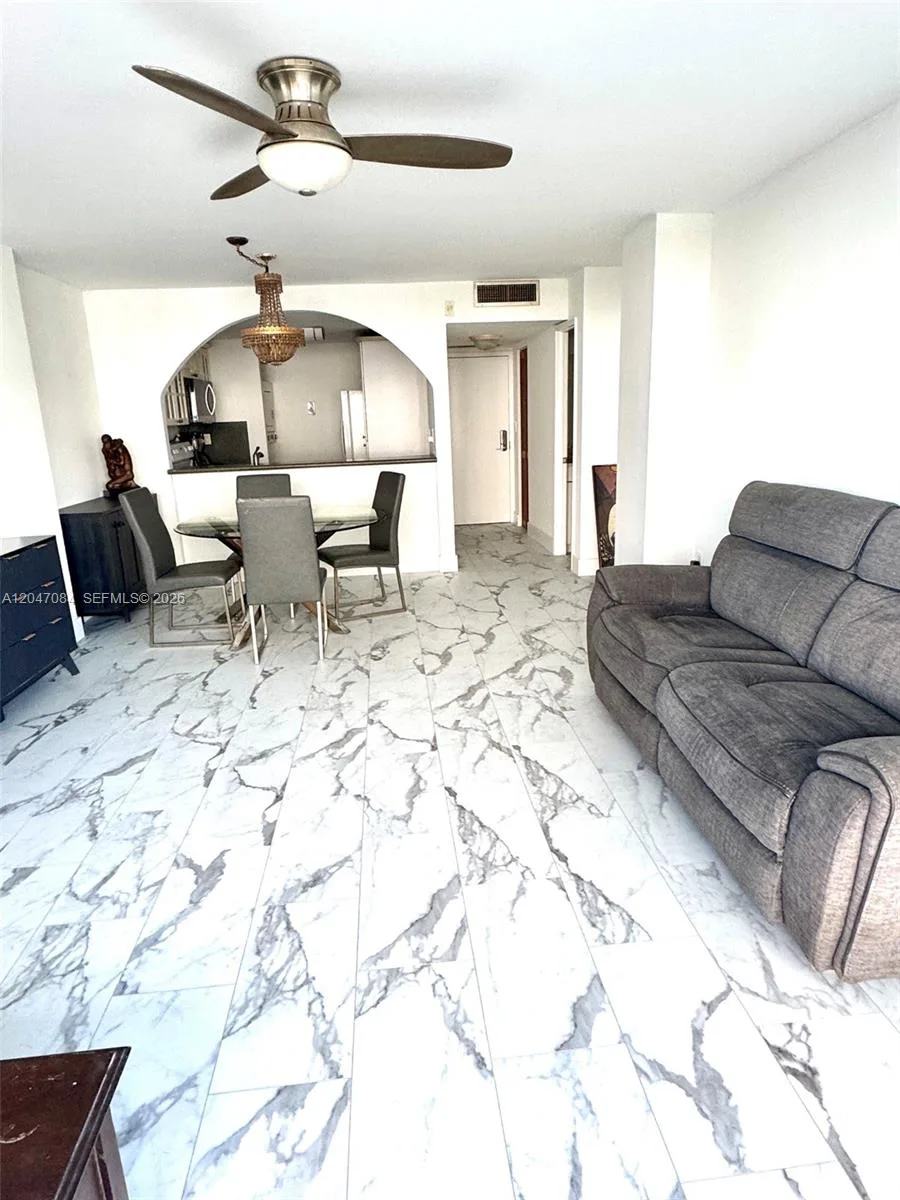 600 NE 36th St # 609, Miami, FL 33137 photo 2
