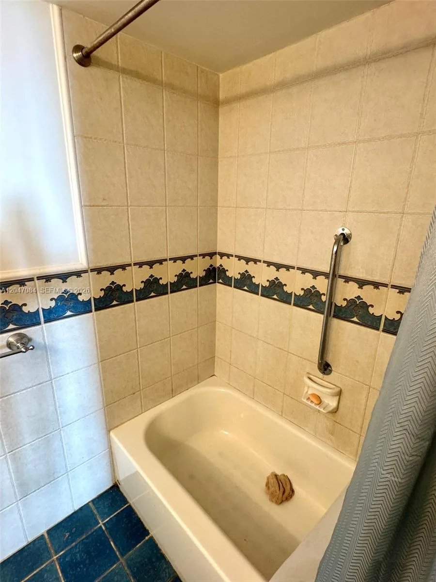 600 NE 36th St # 609, Miami, FL 33137 photo 9