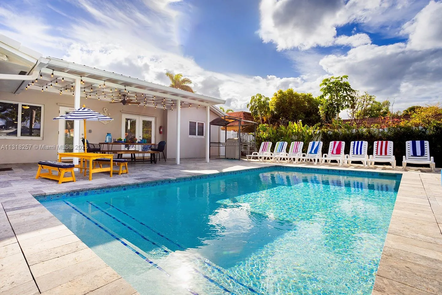 833 Washington St, Hollywood, FL 33019 photo 2