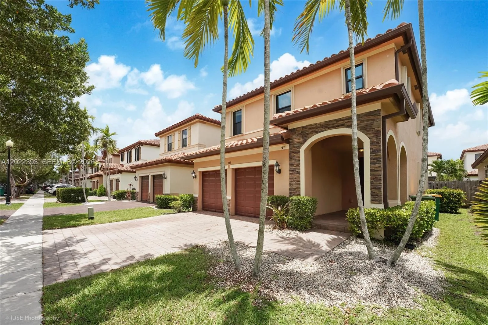 589 SE 34th Ter, Homestead, FL 33033 photo 2