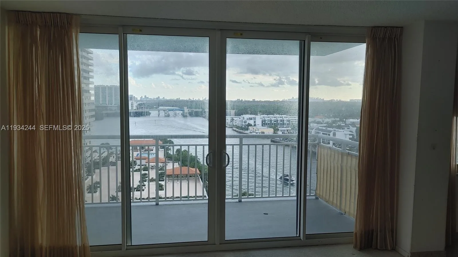 301 174th St # 1405, Sunny Isles Beach, FL 33160 photo 3