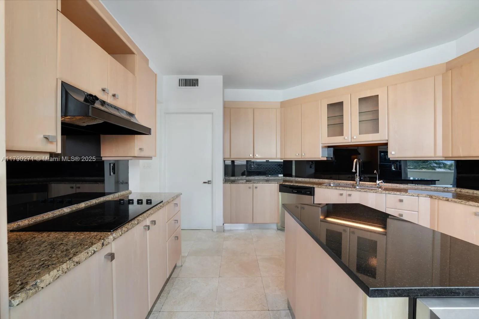 300 S Pointe Dr # 405, Miami Beach, FL 33139 photo 11