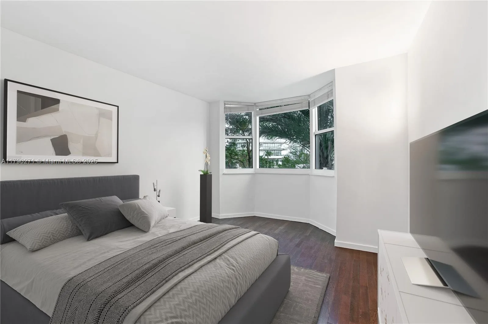 300 S Pointe Dr # 405, Miami Beach, FL 33139 photo 5