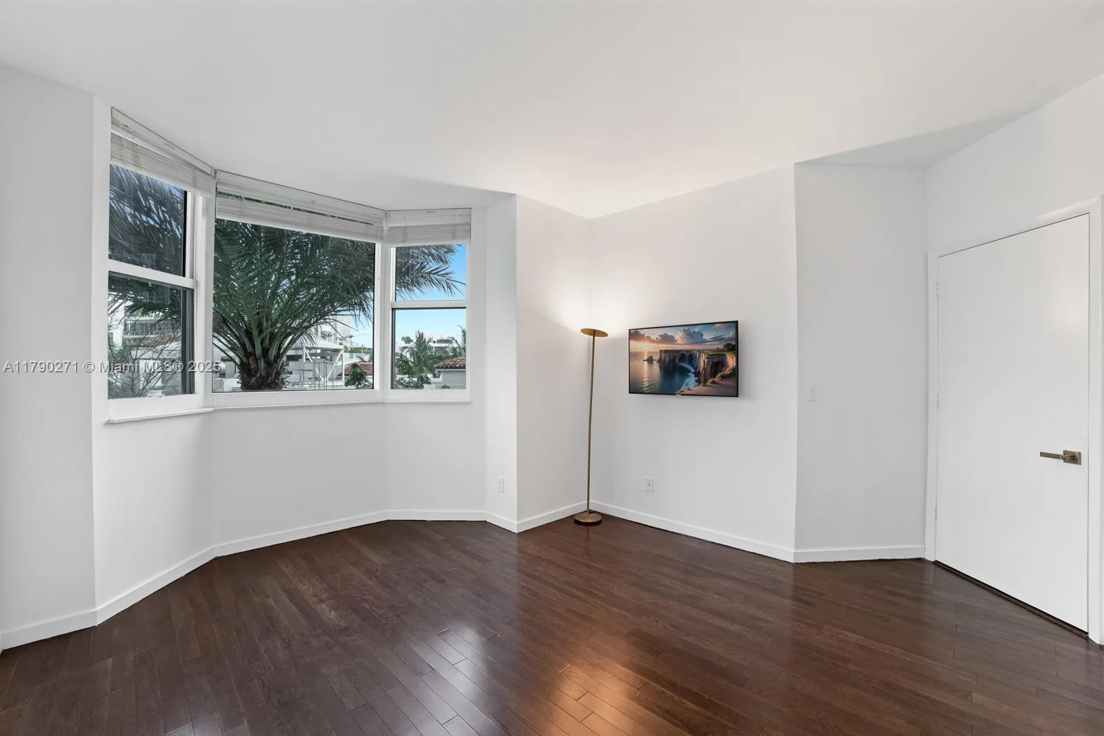 300 S Pointe Dr # 405, Miami Beach, FL 33139 photo 6