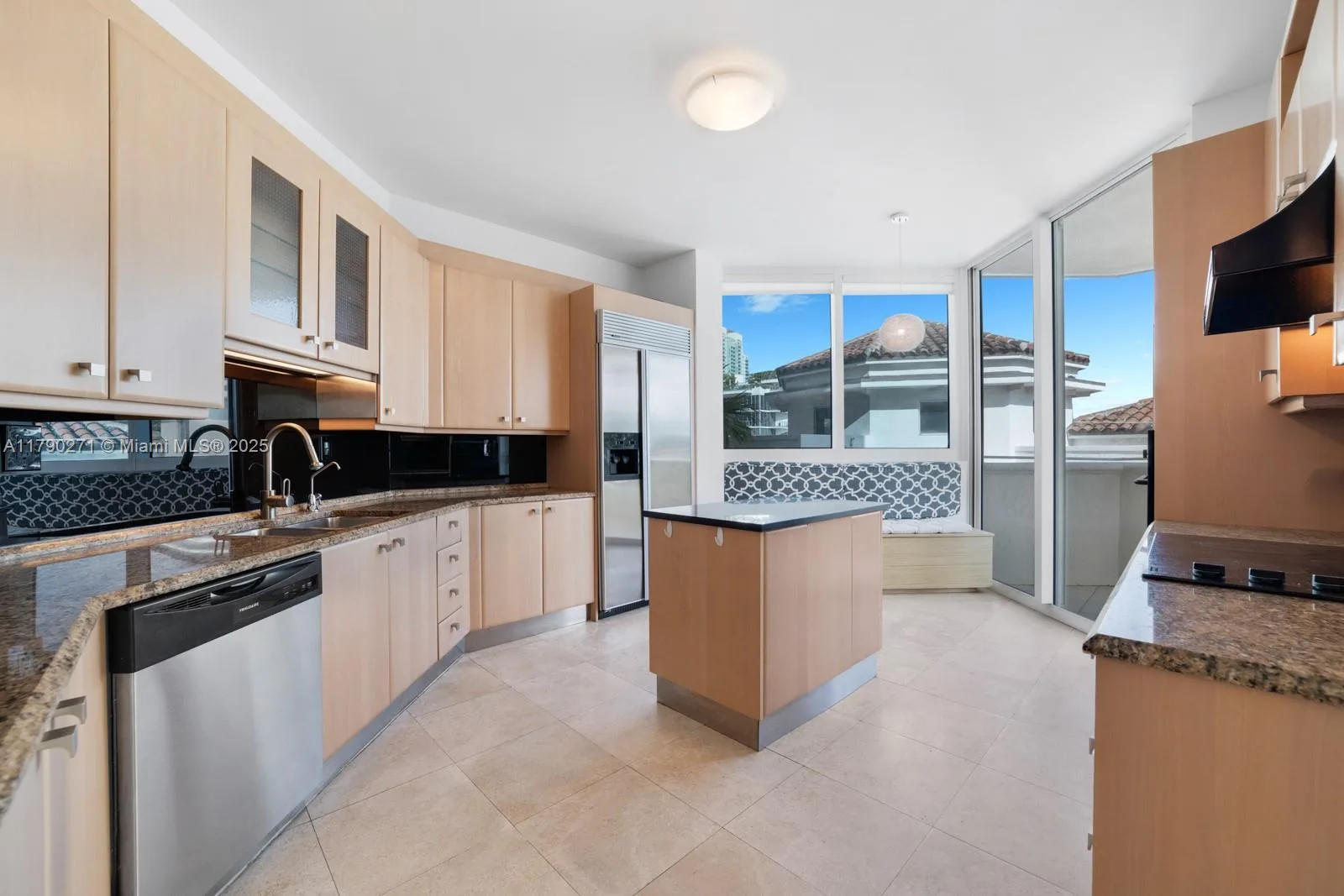 300 S Pointe Dr # 405, Miami Beach, FL 33139 photo 8