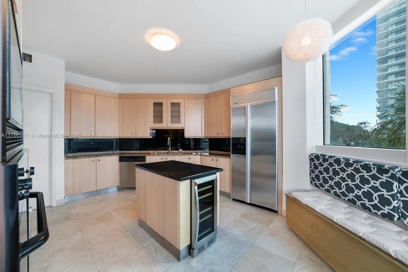 300 S Pointe Dr # 405, Miami Beach, FL 33139 photo 9