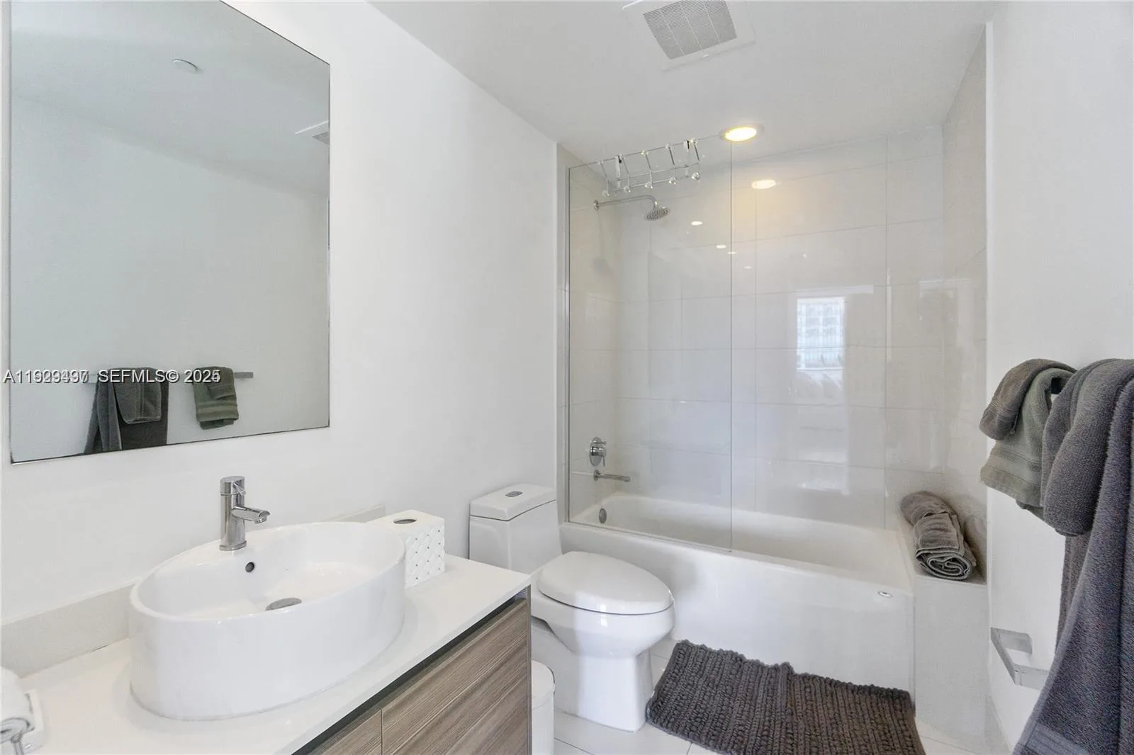 121 NE 34th St # 1203, Miami, FL 33137 photo 12