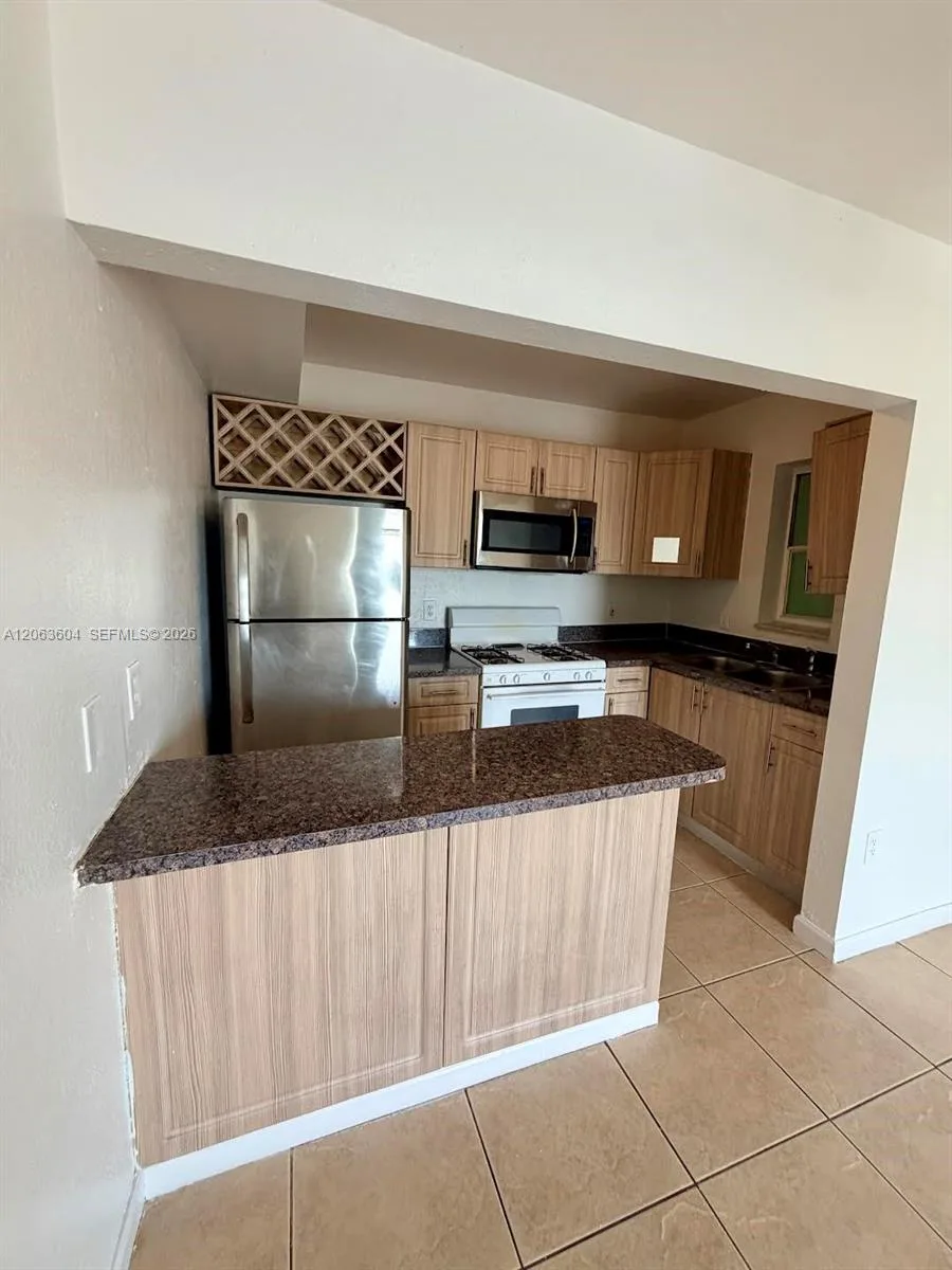 12890 NE 8th Ave # 304, North Miami, FL 33161 photo 5