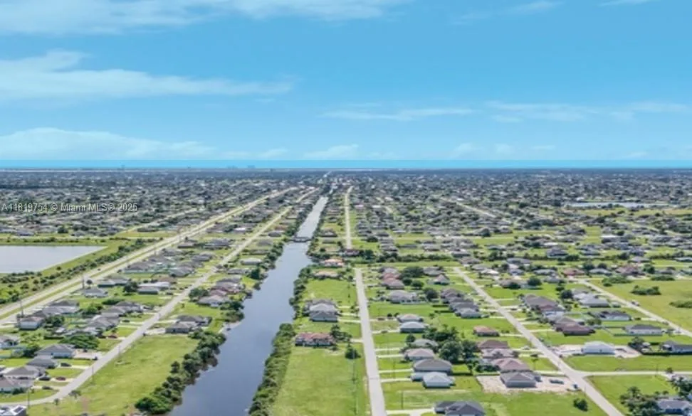 2118 NE 26th St, Cape Coral, FL 33909