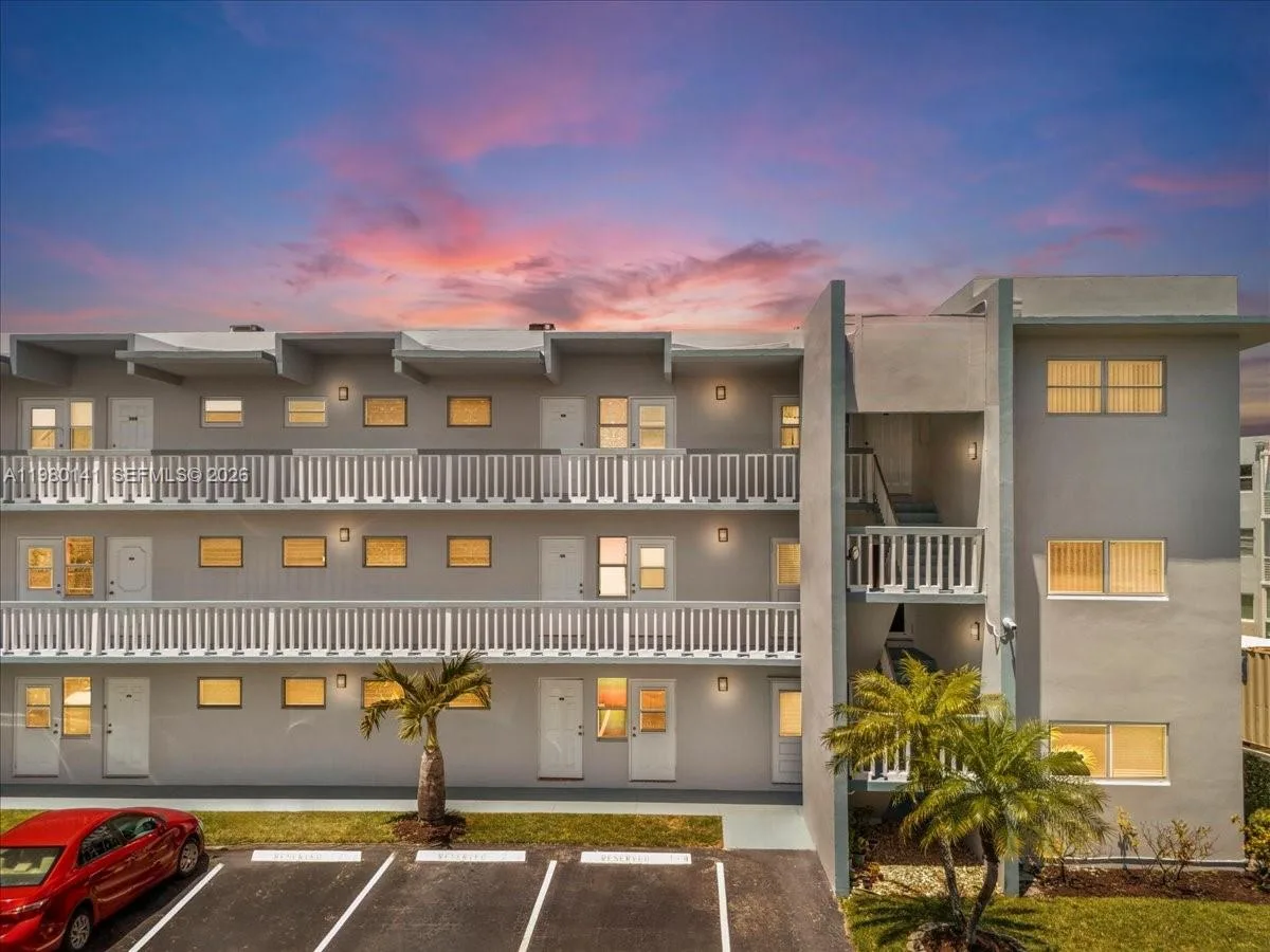 2200 Park Ln # 109, Hollywood, FL 33021