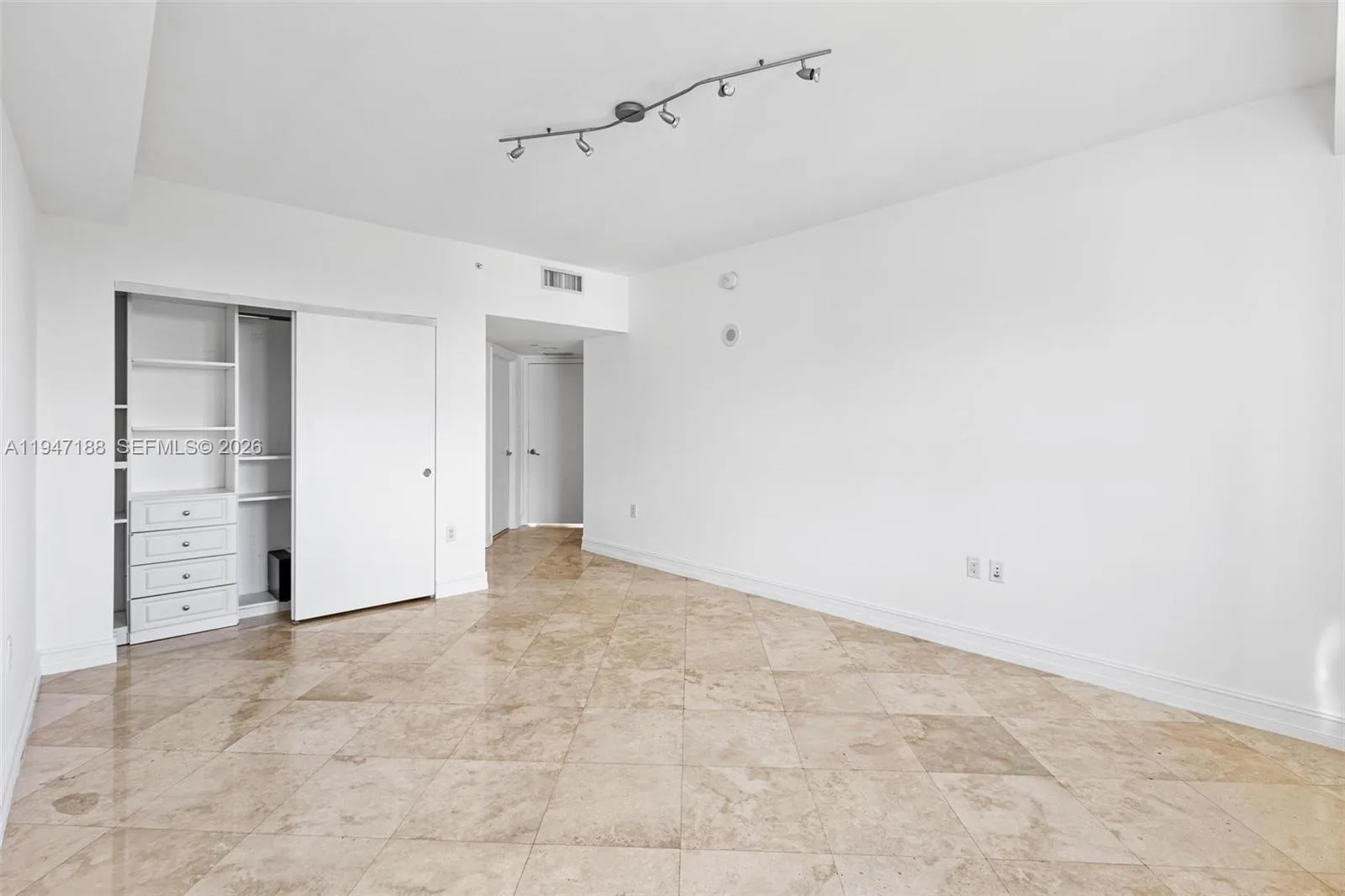 19900 E Country Club Dr # 502, Aventura, FL 33180 photo 11
