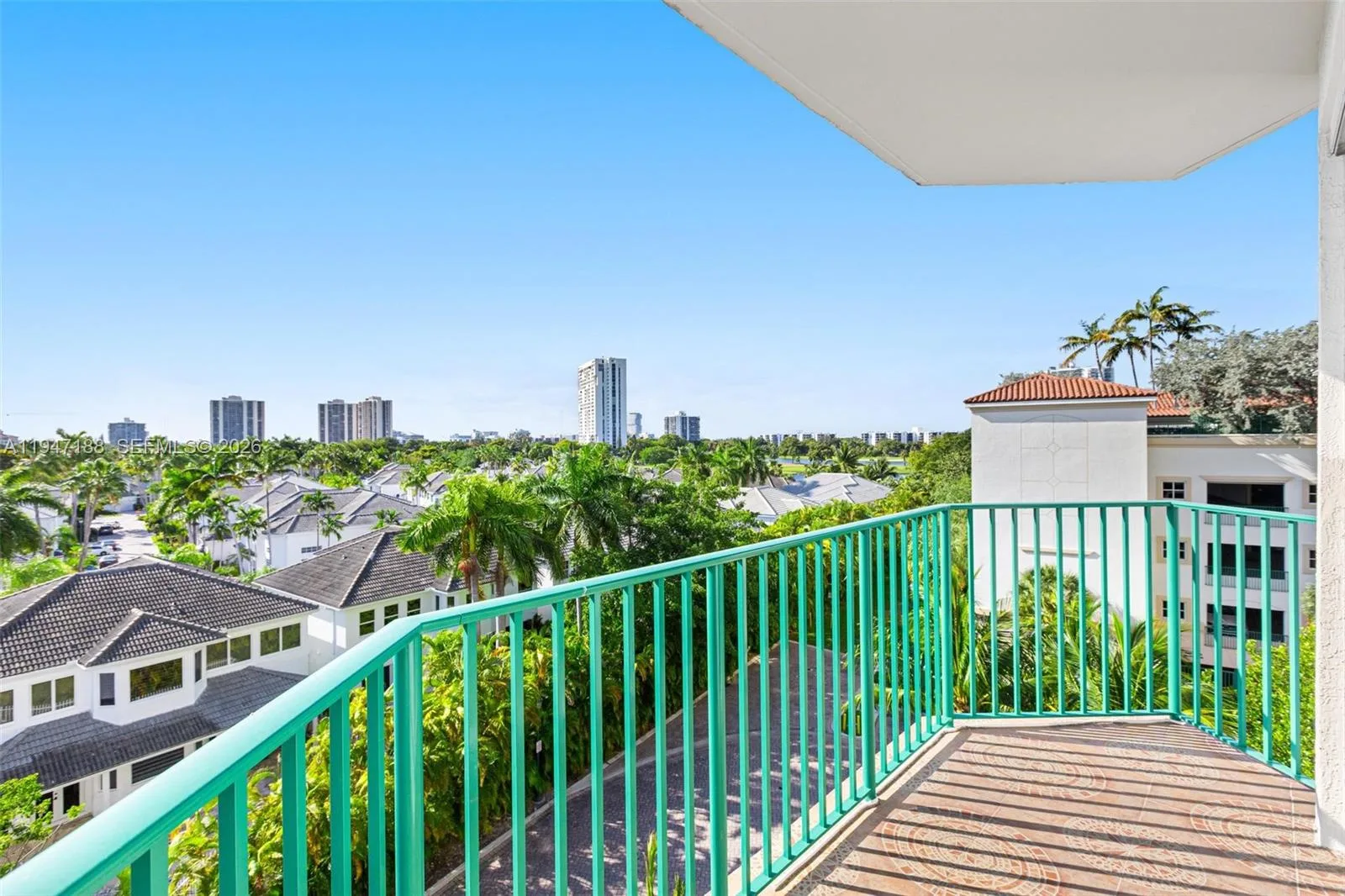 19900 E Country Club Dr # 502, Aventura, FL 33180 photo 2