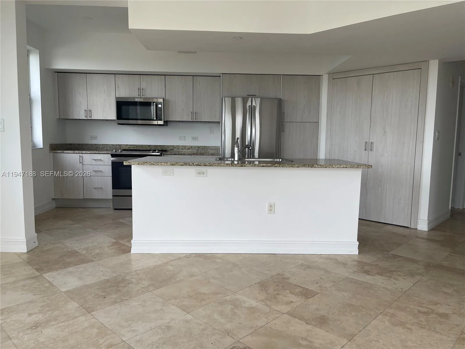 19900 E Country Club Dr # 502, Aventura, FL 33180 photo 4