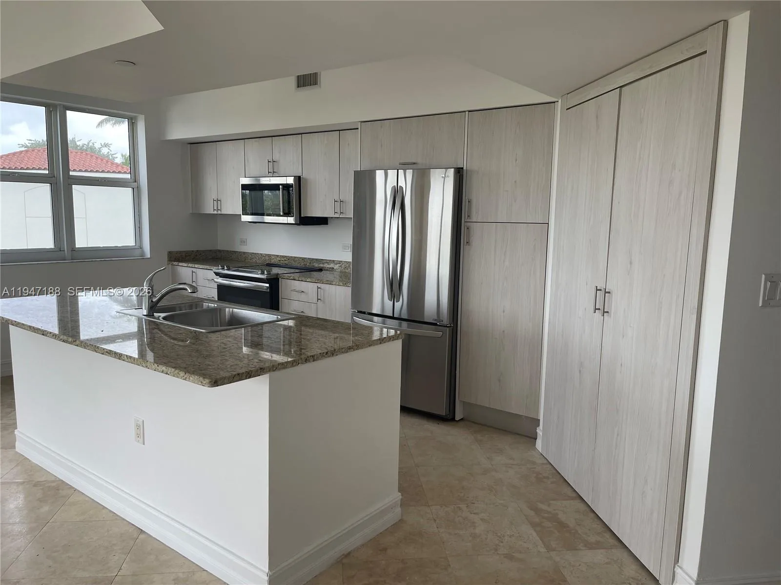 19900 E Country Club Dr # 502, Aventura, FL 33180 photo 8
