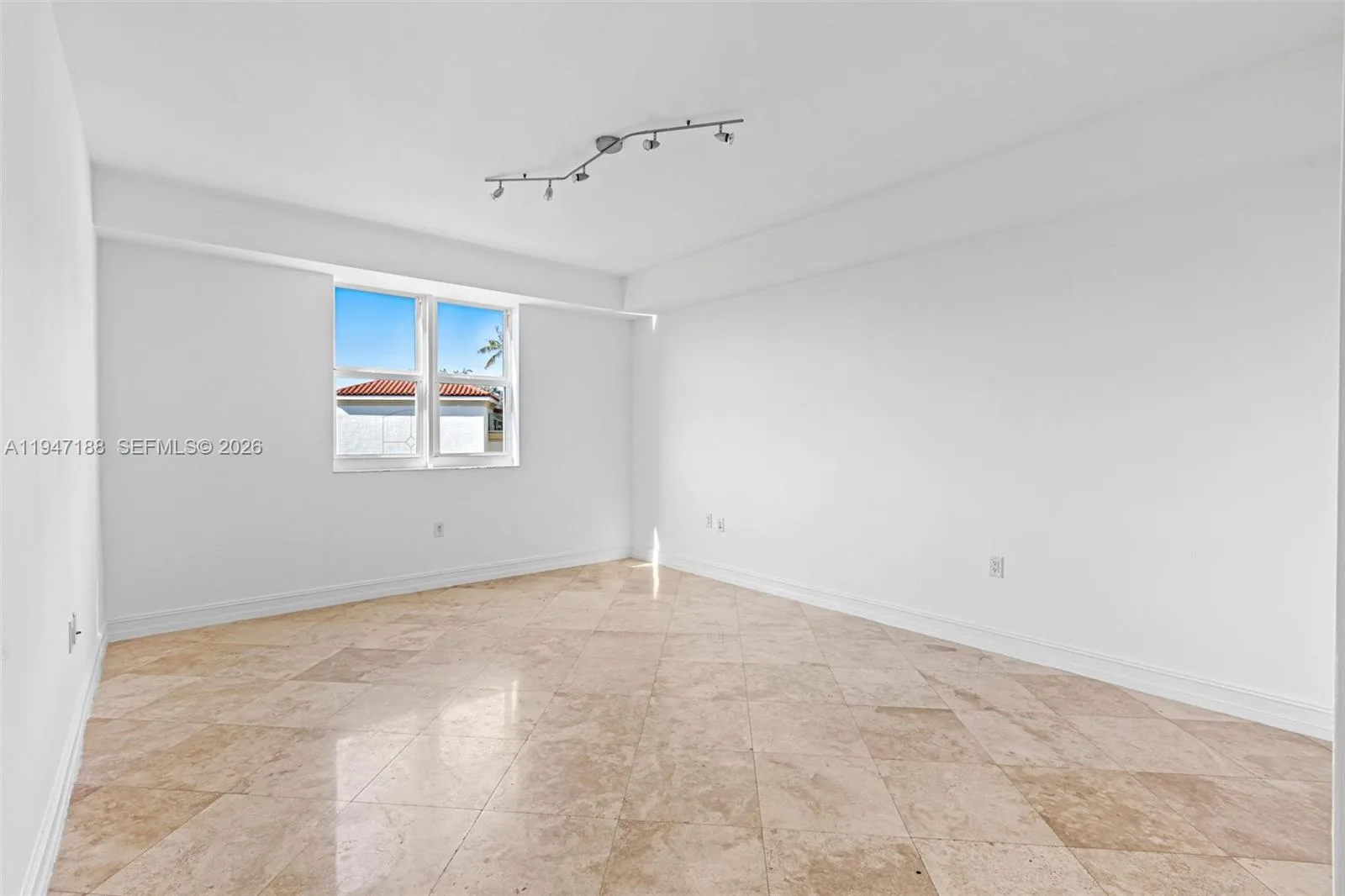 19900 E Country Club Dr # 502, Aventura, FL 33180 photo 9