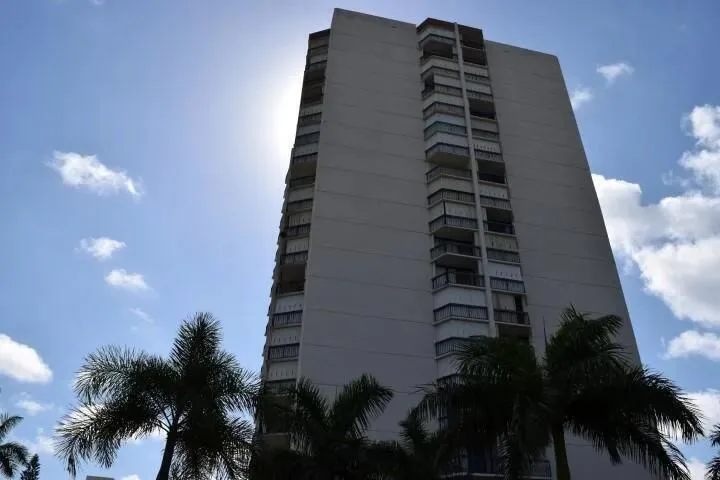 2425 Presidential Way # 1905, West Palm Beach, FL 33401
