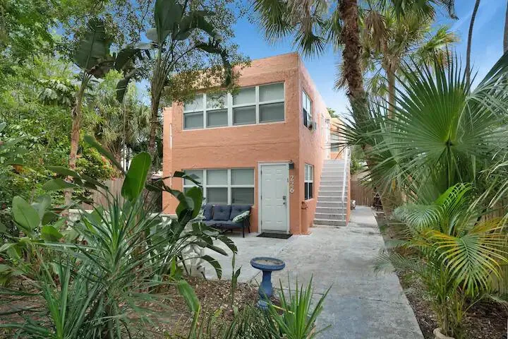 226 S Palmway, FL 33460
