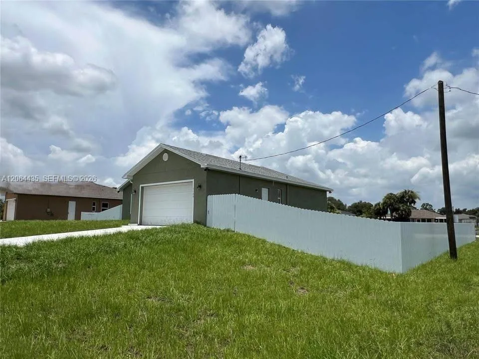 1133 LEADER ST, La Belle, FL 33935 photo 2
