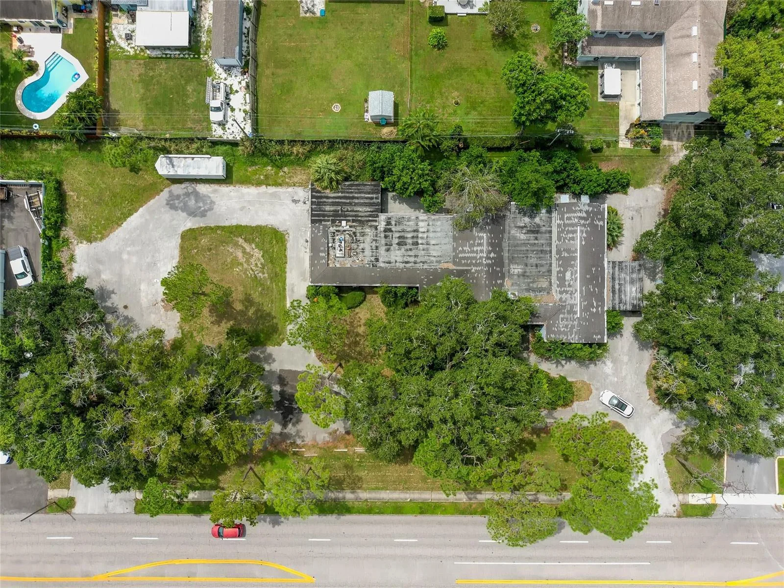 1213 N 16th Street, FL 33705 photo 2