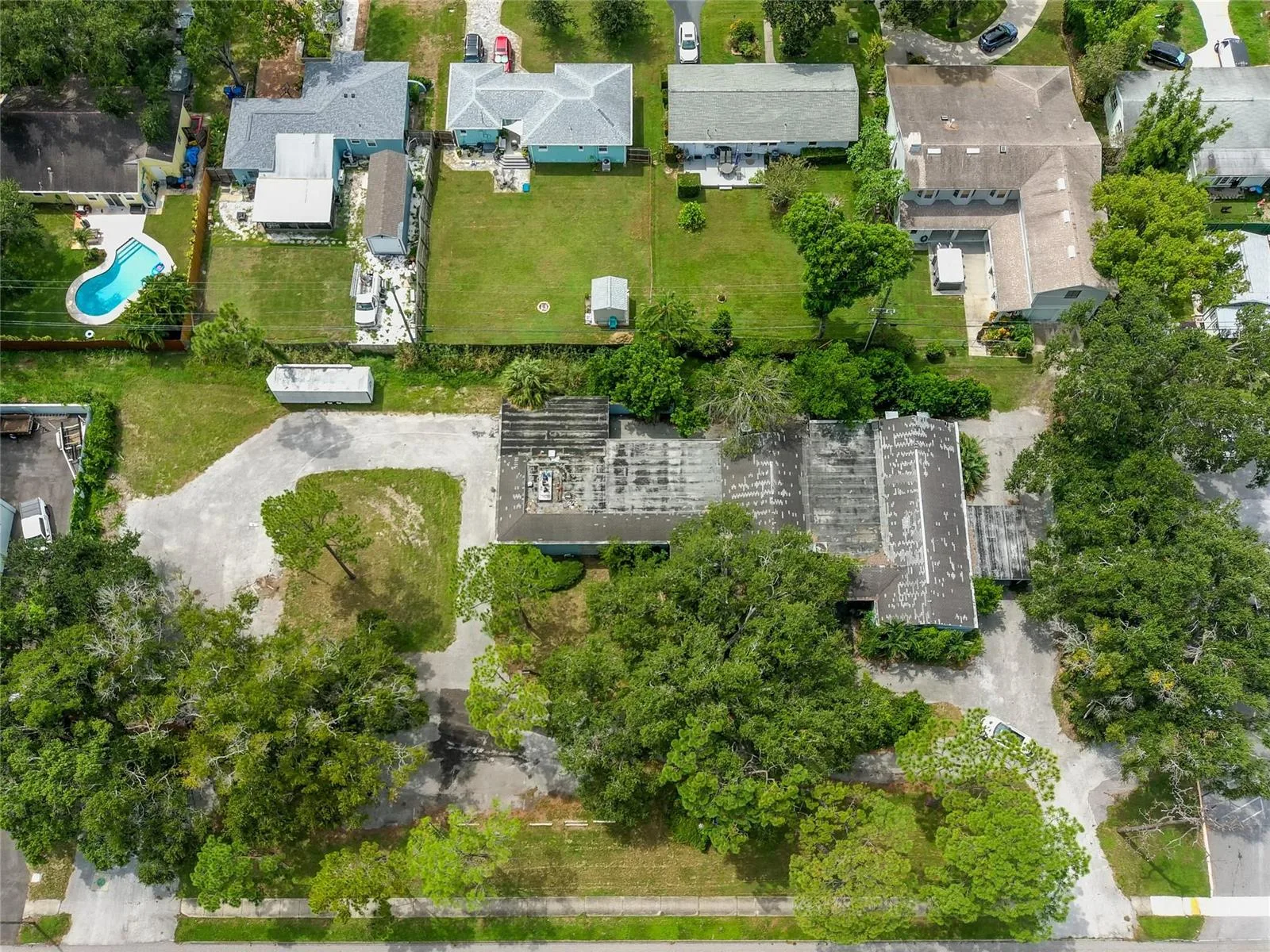 1213 N 16th Street, FL 33705 photo 4