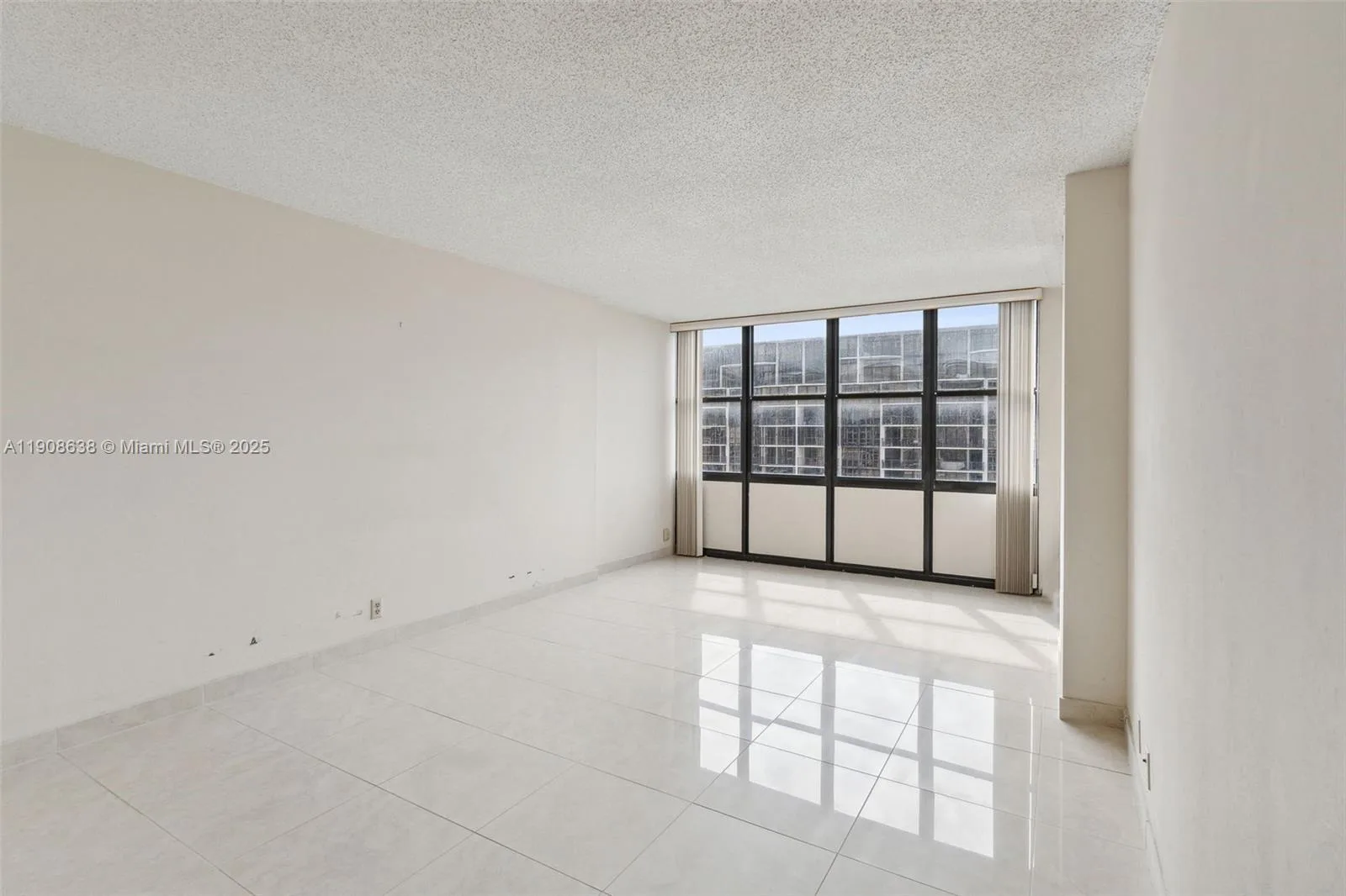 1901 Brickell Ave # B1408, Miami, FL 33129 photo 11