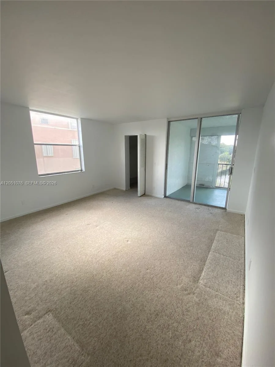 7220 Lake Cir Dr # 301, Margate, FL 33063 photo 2