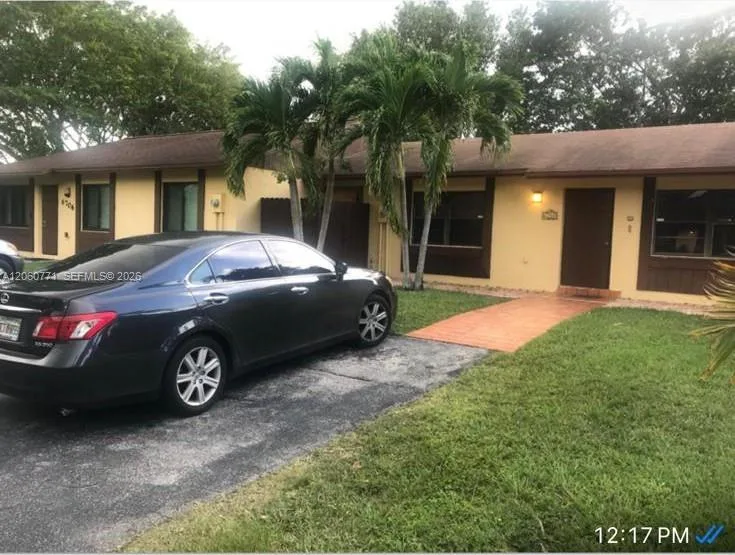 6704 SW 147th Ct, Miami, FL 33193