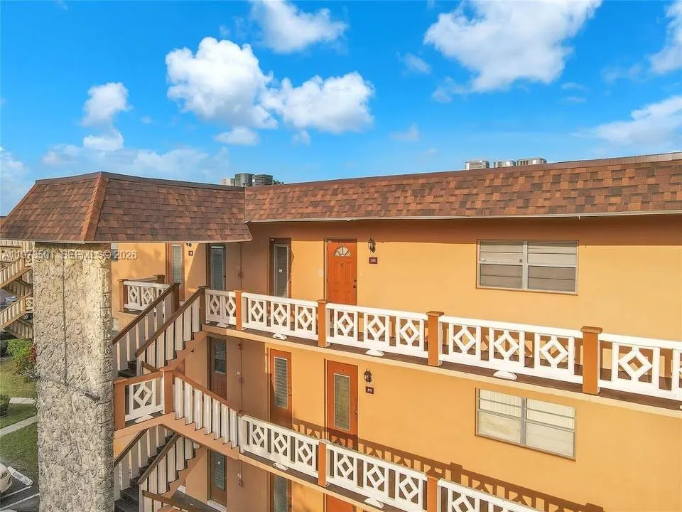 5021 W Oakland Park Blvd # 104, Lauderdale Lakes, FL 33313