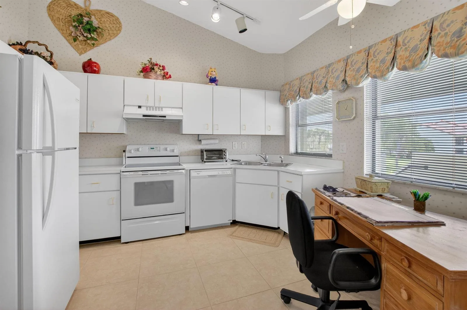 5907 Parkwalk Drive, Boynton Beach, FL 33472 photo 2