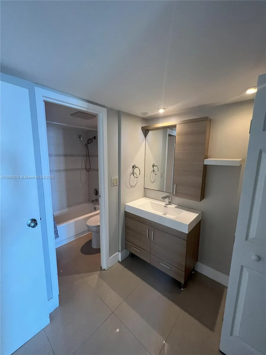 100 Bayview Dr # 2012, Sunny Isles Beach, FL 33160 photo 6