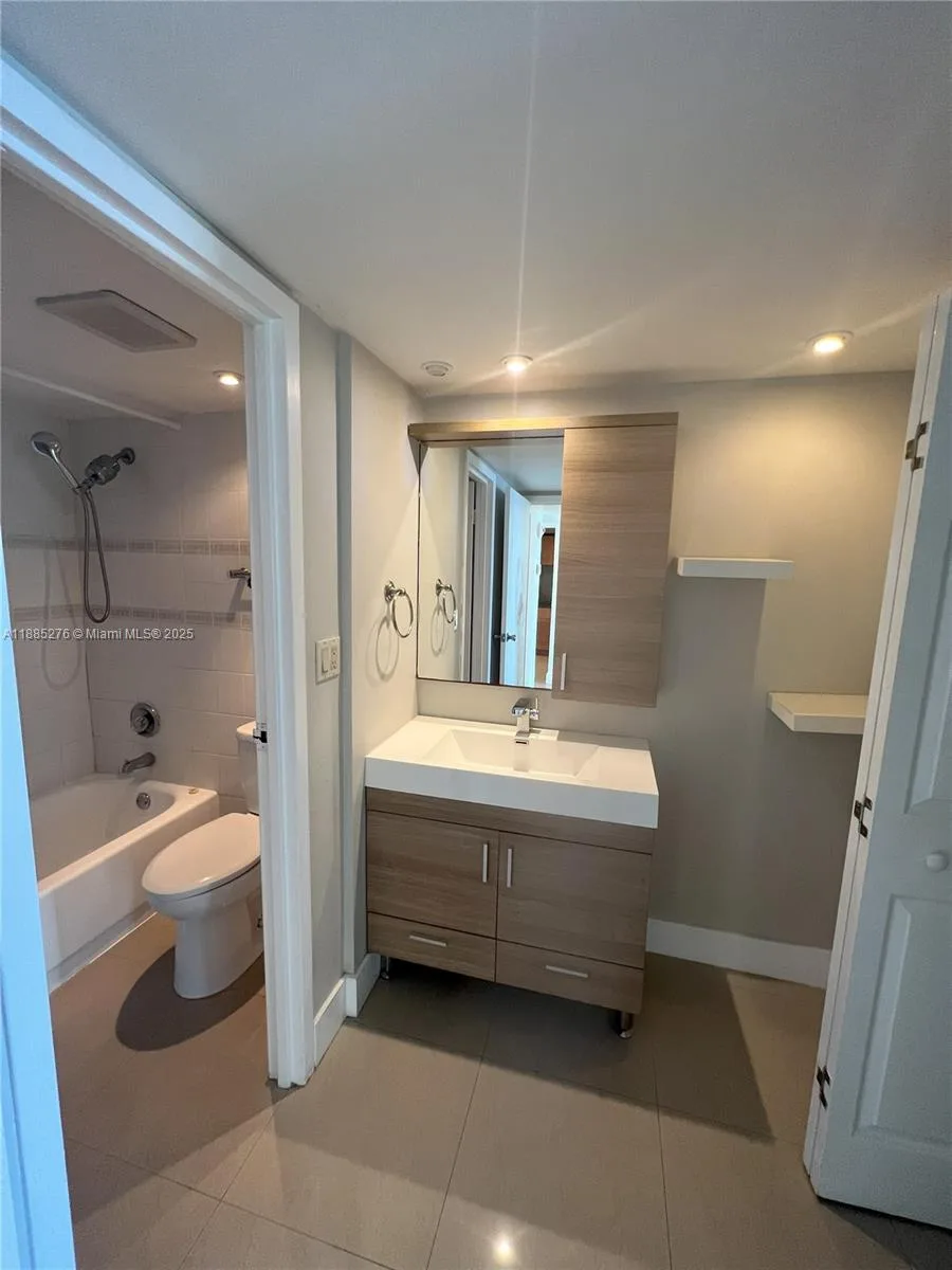 100 Bayview Dr # 2012, Sunny Isles Beach, FL 33160 photo 8