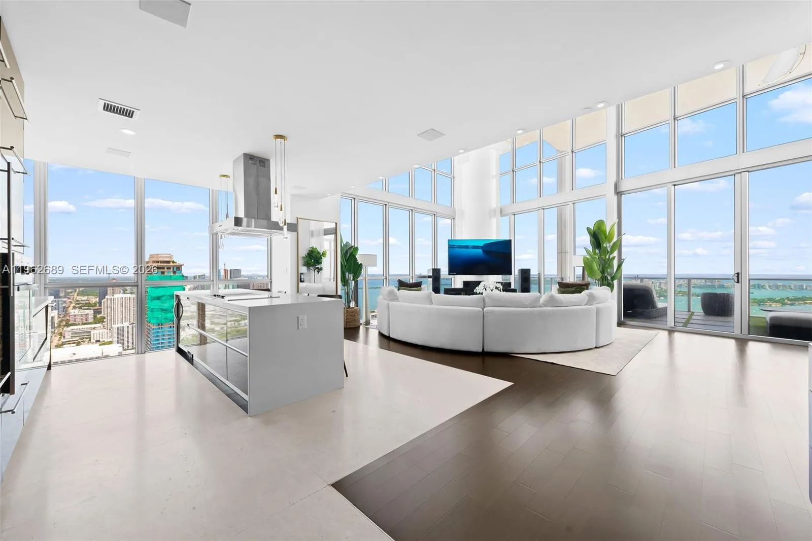 1100 Biscayne Blvd # 5706, Miami, FL 33132 photo 2