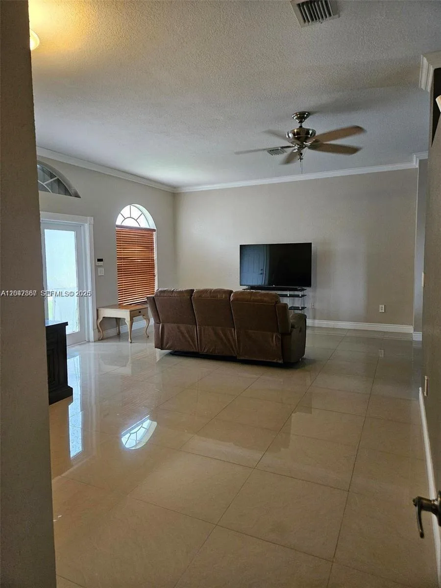 2635 SE 4th Pl, Homestead, FL 33033 photo 4