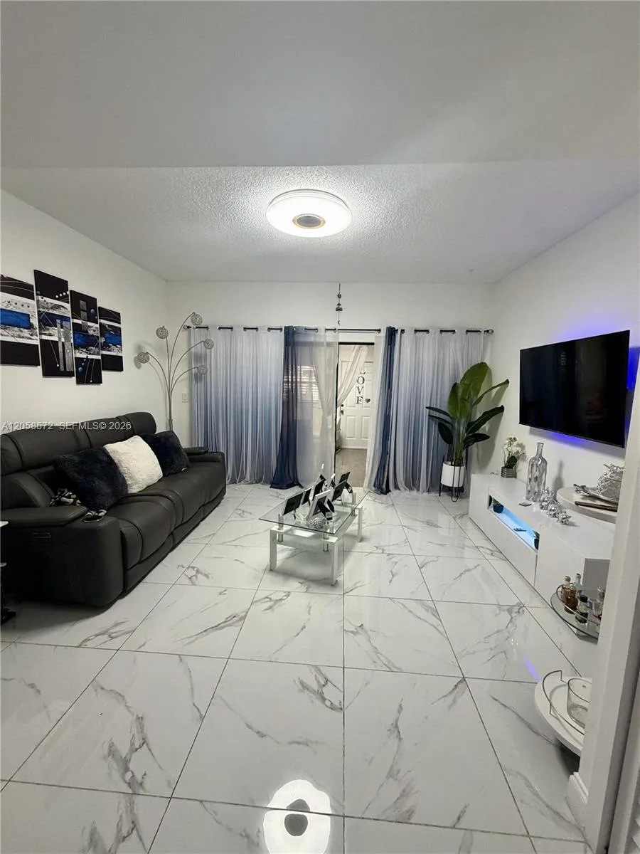 270 NW 71st Ave # 4, Miami, FL 33126