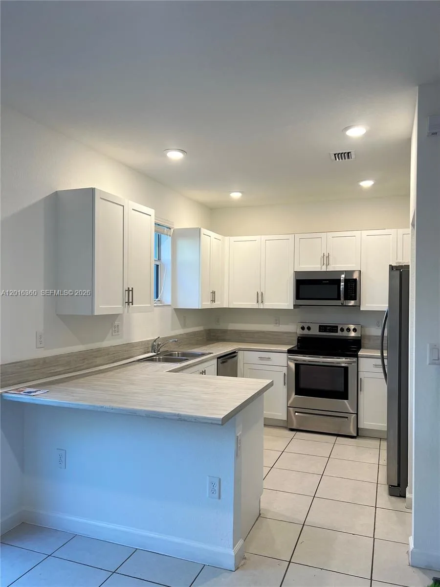 1211 SE 27th Ter, Homestead, FL 33035 photo 4