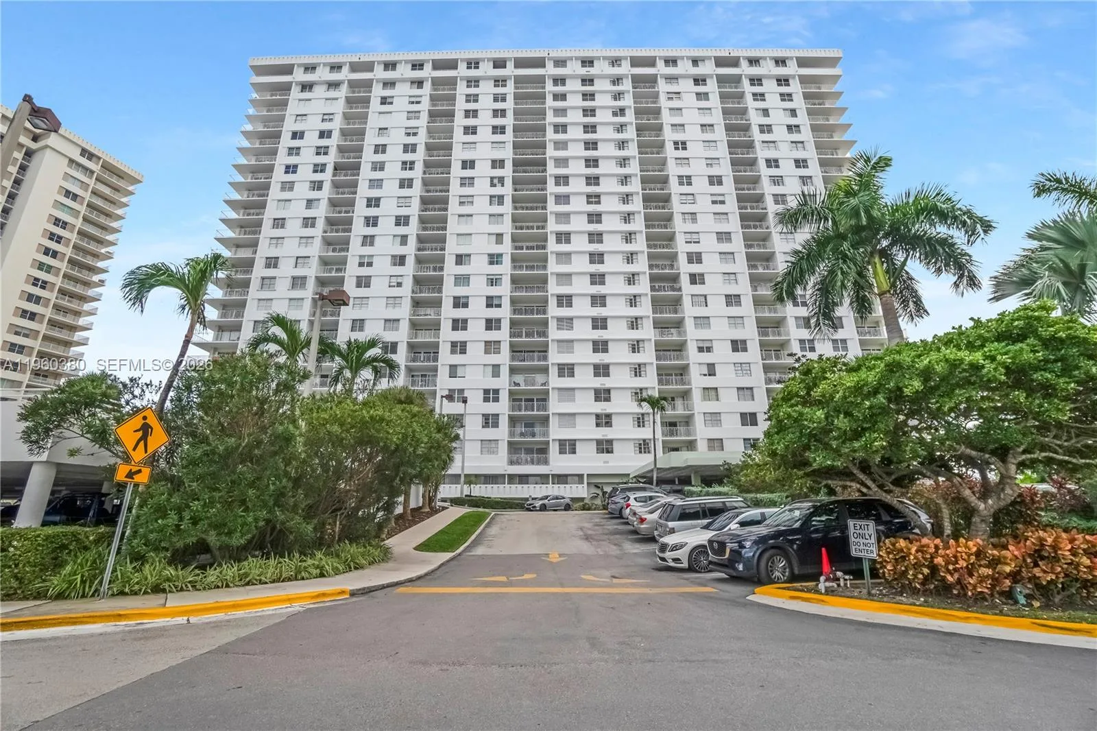 500 Bayview Dr # 125, Sunny Isles Beach, FL 33160