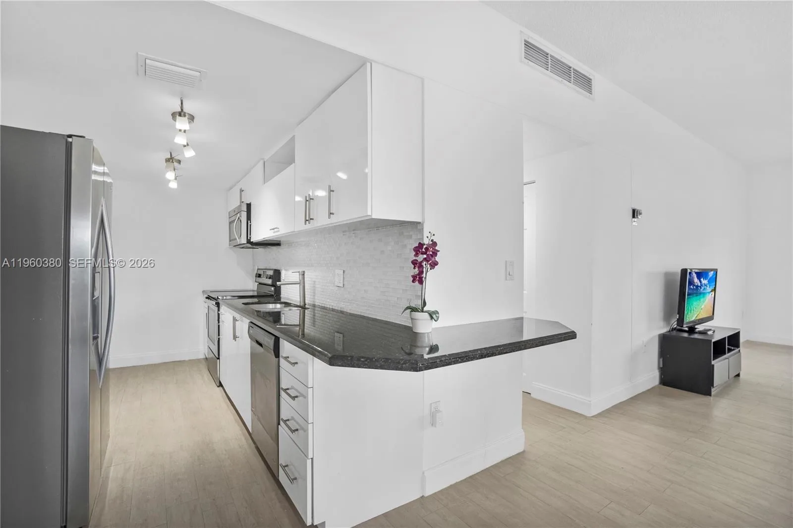 500 Bayview Dr # 125, Sunny Isles Beach, FL 33160 photo 8