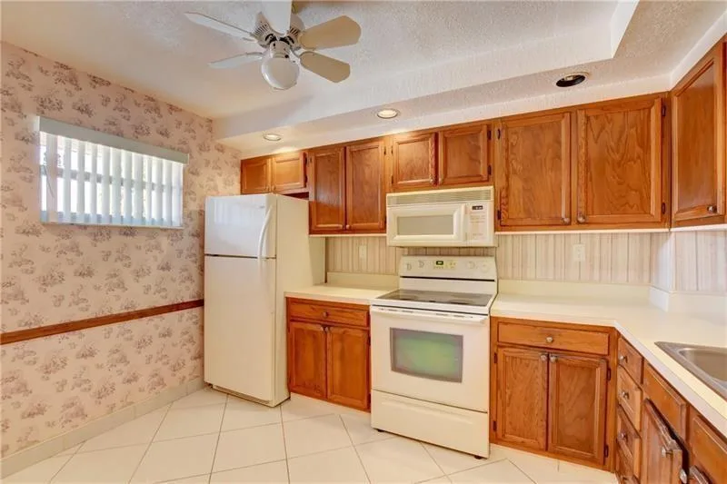 8735 RAMBLEWOOD Drive # 212, Coral Springs, FL 33071