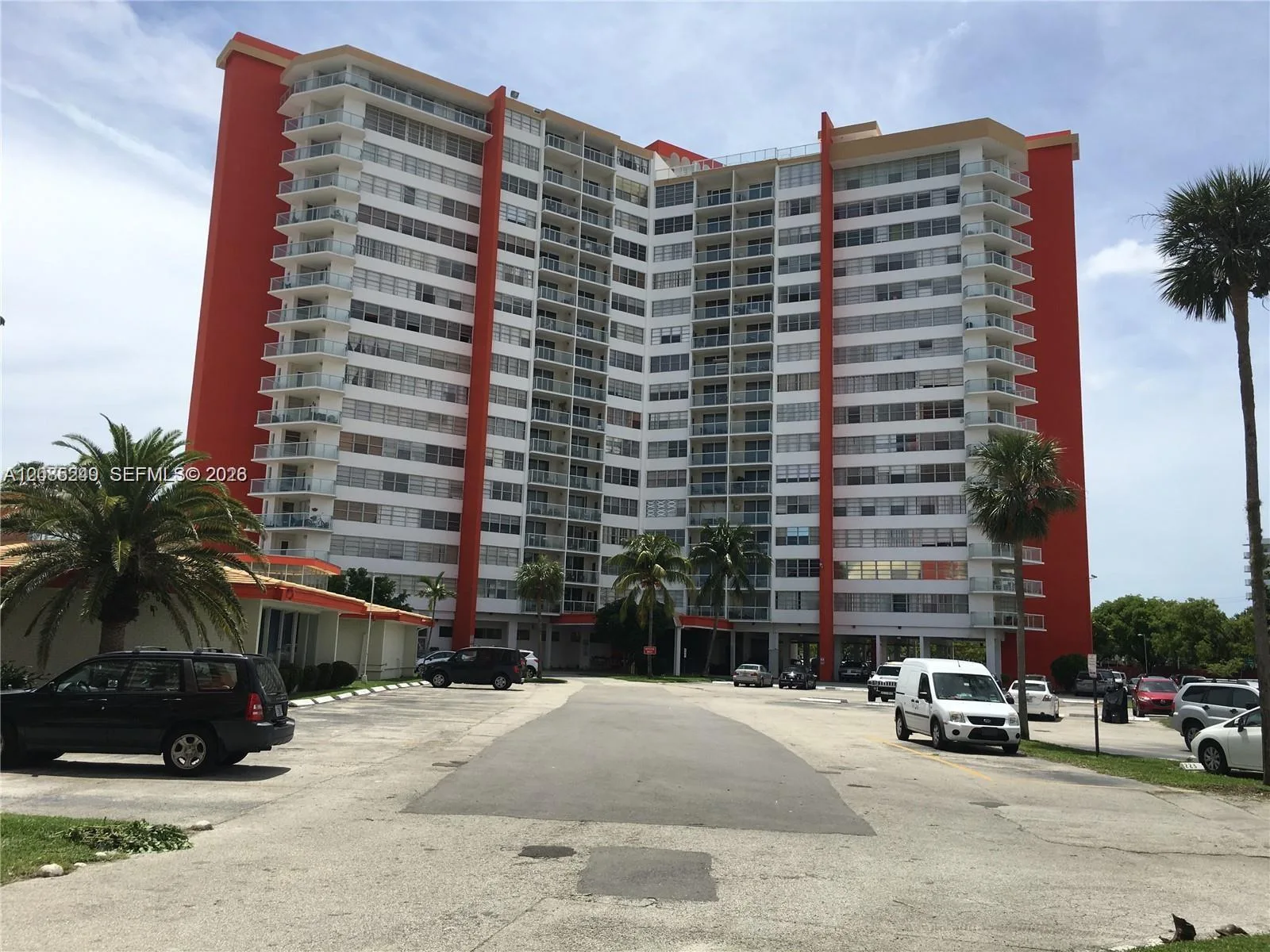 1351 NE Miami Gardens Dr # 1414E, Miami, FL 33179