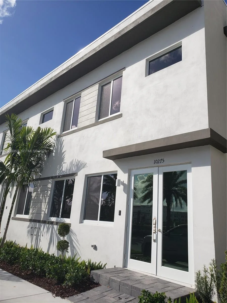 10275 NW 66th St, Doral, FL 33178