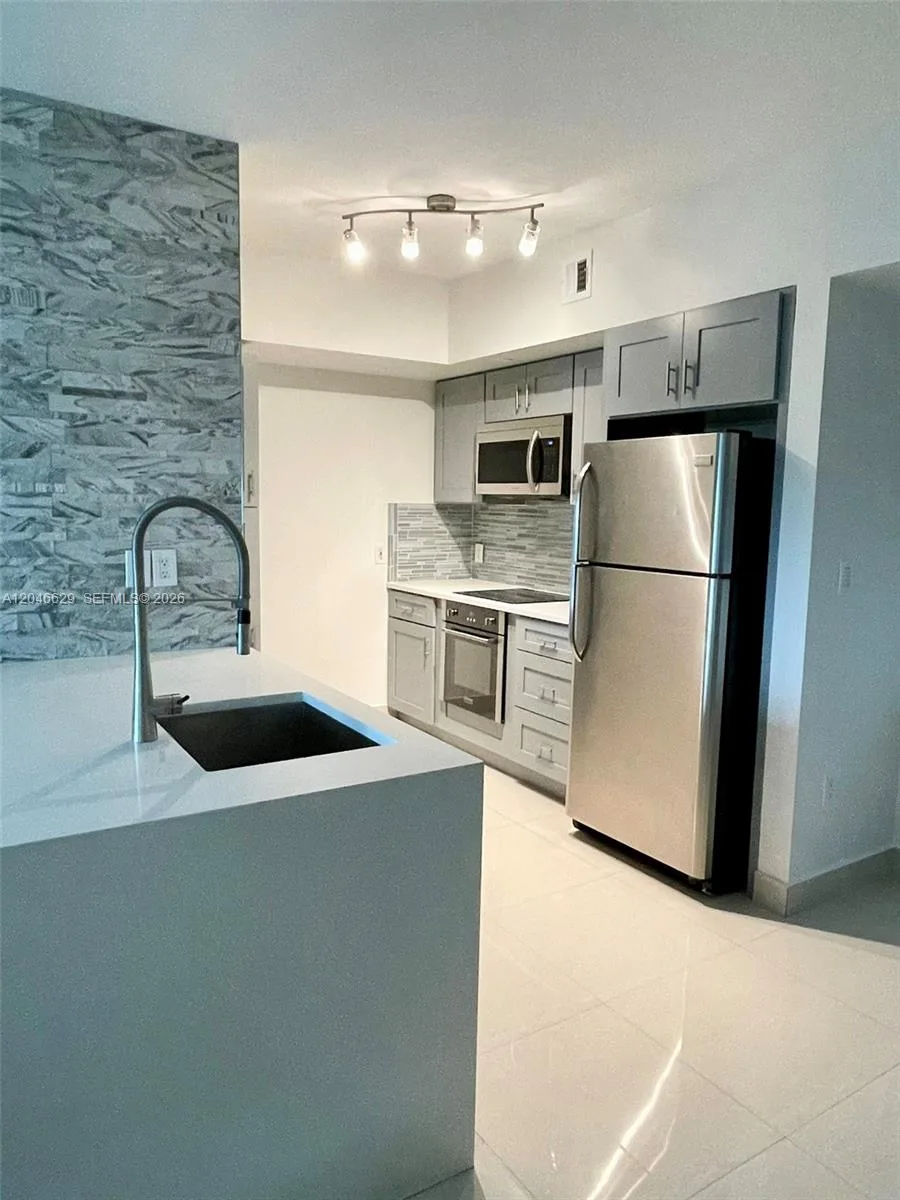 1723 SW 2nd Ave # 801, Miami, FL 33129 photo 2
