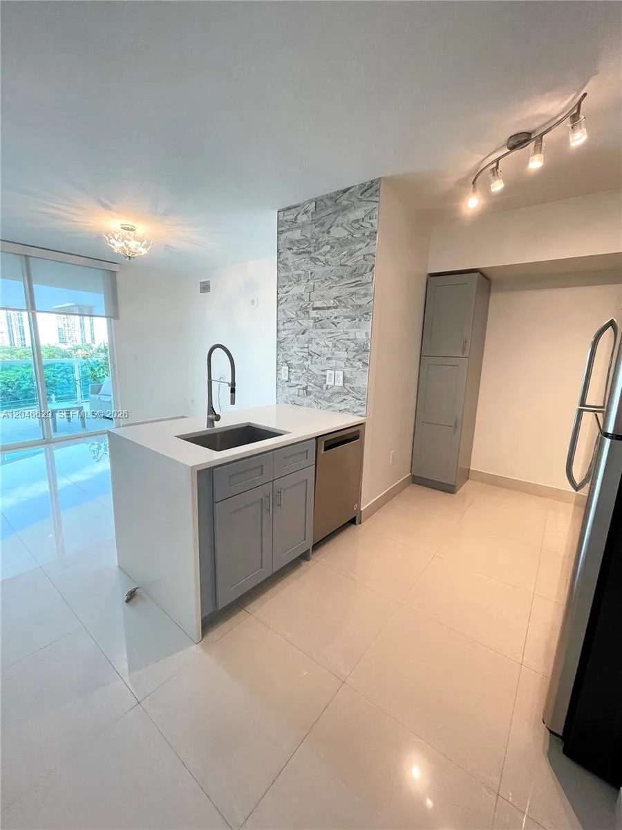 1723 SW 2nd Ave # 801, Miami, FL 33129 photo 3
