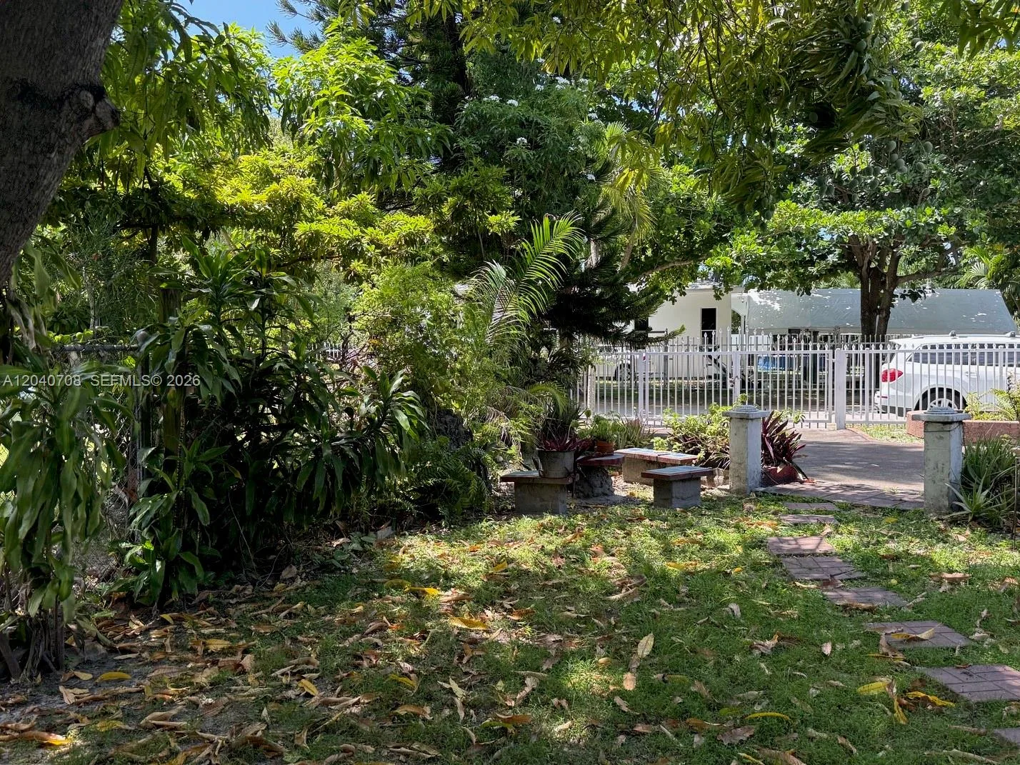12600 Country Club Ln, Miami, FL 33167