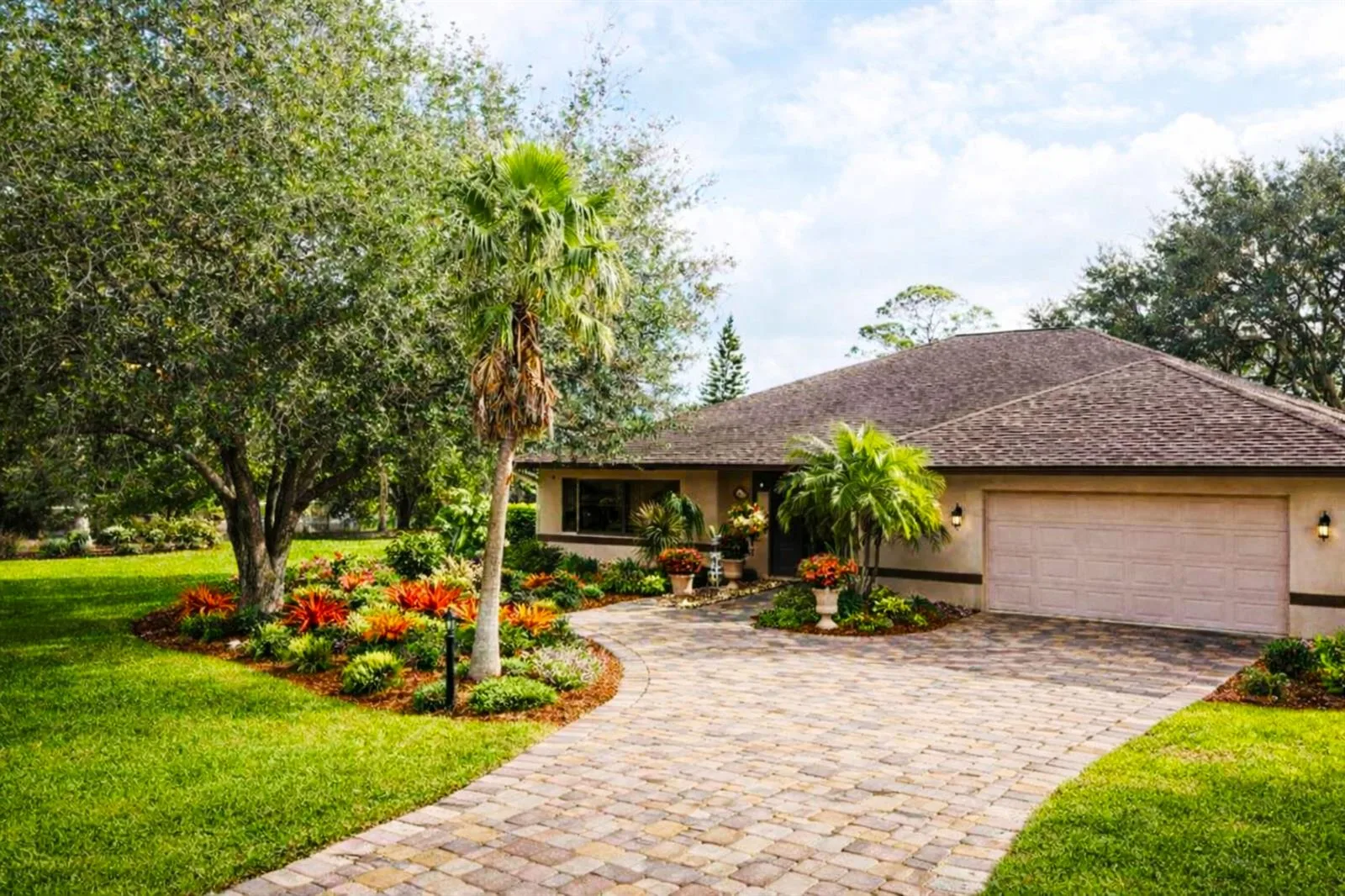680 Memorial Drive, Sebring, FL 33870