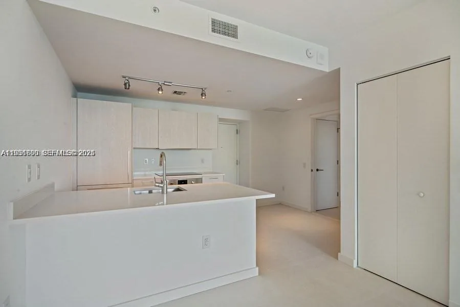 501 NE 31st St # 3102, Miami, FL 33137 photo 6