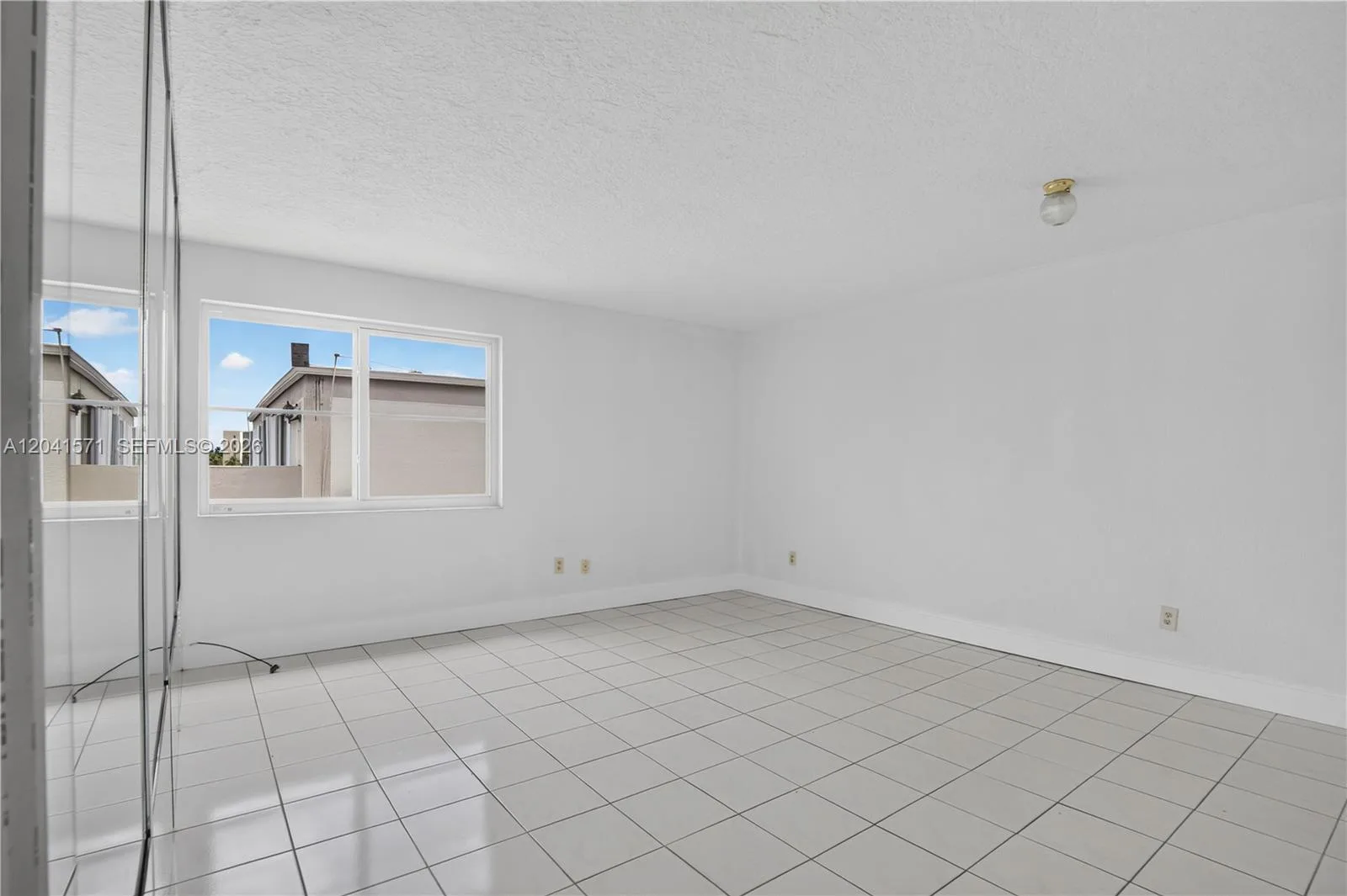 5505 NW 7th St # W404, Miami, FL 33126 photo 3