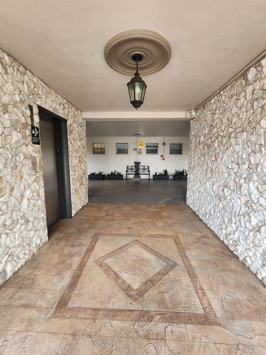 4900 WASHINGTON Street # 307, Hollywood, FL 33021 photo 3